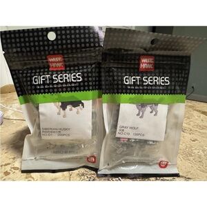 Gift Series Building Blocks - Siberian Husky and Gray Wolf